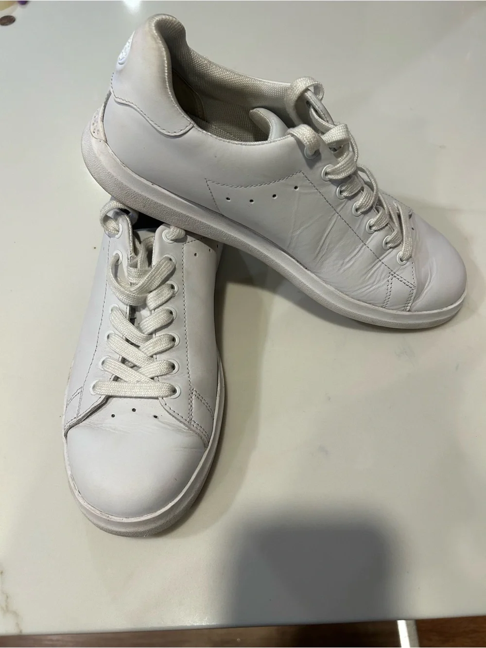 Tory Burch women’s Off-White Leather Logo Heel Sneakers. Size 8